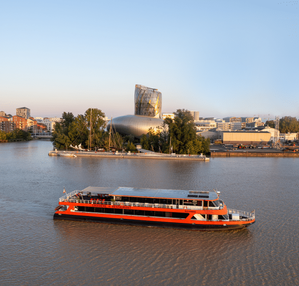 Découvrez le bateau restaurant Sicambre